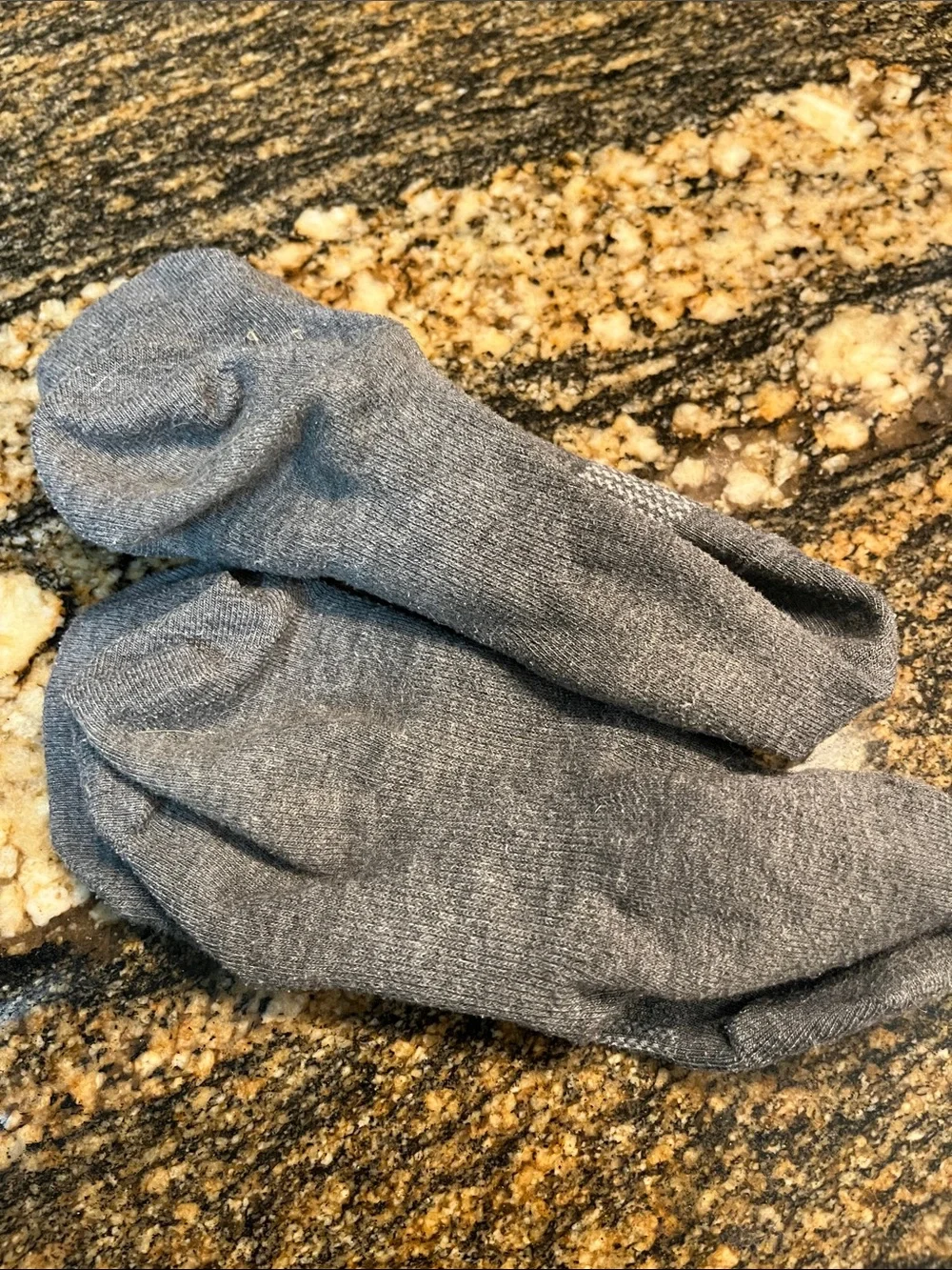 Feetures ankle, athletic socks, shoe size 6–8